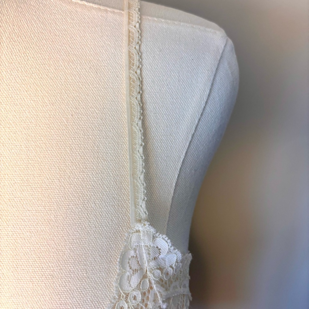 Free People Cream Lace Pull On Slip Adjustable Staps - Picture 4 of 9